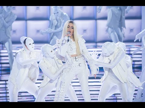 Viki Gabor jako Ava Max - Twoja Twarz Brzmi Znajomo