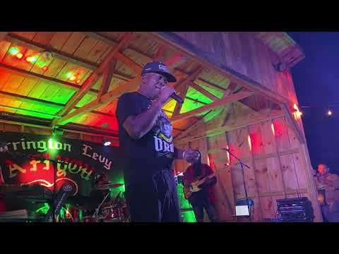 BARRINGTON LEVY w/ Detour Posse 