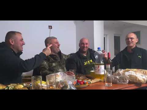 Bebe Dragomir-Cu prieteni dragi,la un pahar și o cântare!