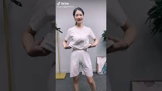 おっぱいが揺れて商品紹介が頭に入らない[巨乳TikTok]