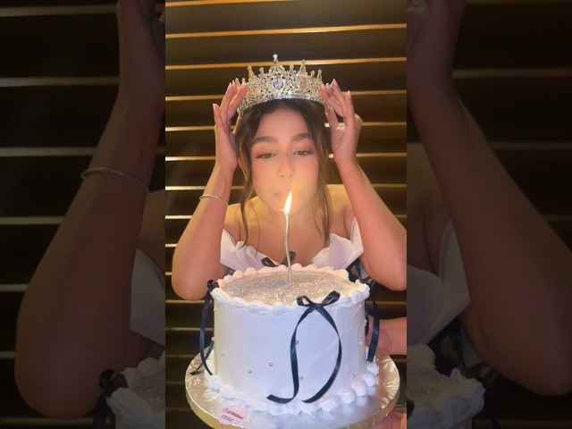 Vídeo relacionado con TESGADGETS Vela de cumpleaños lila, vela de cumpleaños combinable con número 7 para pasteles, vela brillante con número 7 como adorno para celebraciones