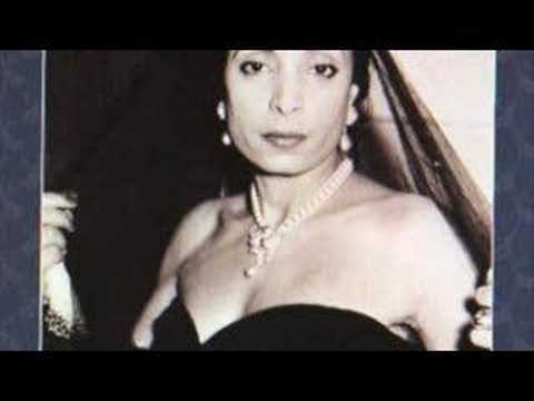 Roza Eskenazi sings Turkish Zeybeks in Greek