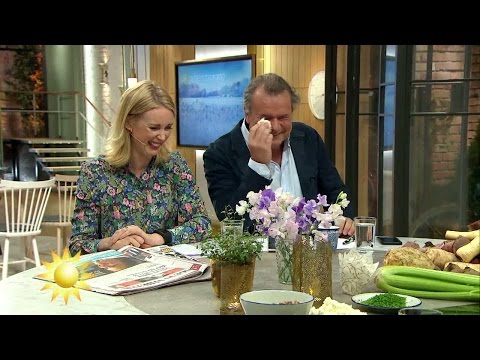 Totalt sammanbrott: Jenny och Steffo skrattar hjäl sig. - Nyhetsmorgon (TV4)