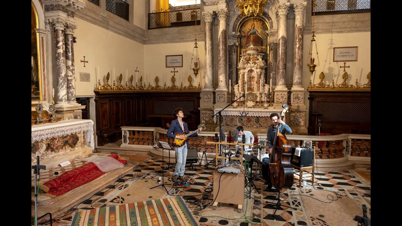 Luca Zennaro - Distanza (Live in The Church)