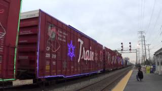 preview picture of video 'CP Holiday Train 2014 at Morton Grove, IL'