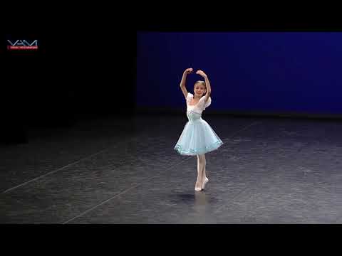 Shpakovskaya Vera 9 anos Giselle YAGP 2018 Paris 1º lugar !!!