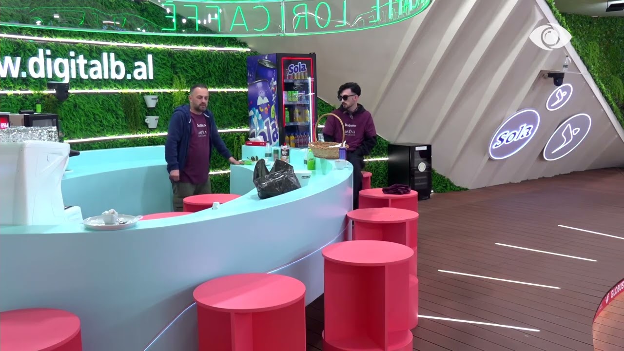 Hape gojën të të shikoj bajamet/ Vijon biseda mes Senos dhe Kristit
