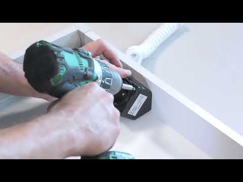 Ink stopcontact met USB poort en spiraalkabel tbv plaatsing in lade - Mat zwart
