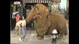 Classic Sesame Street - Snuffy Learns the Mambo