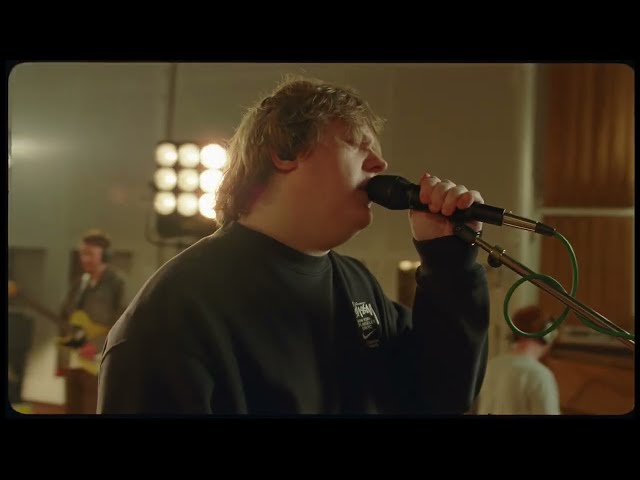 Something In The Heavens von Lewis Capaldi ((jetzt ansehen))