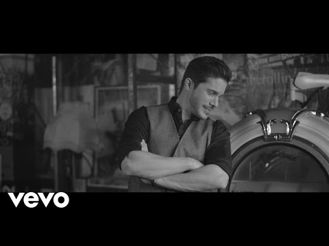 Νίκος Οικονομόπουλος - Είναι Κάτι Λαϊκά (Official Music Video 4K)