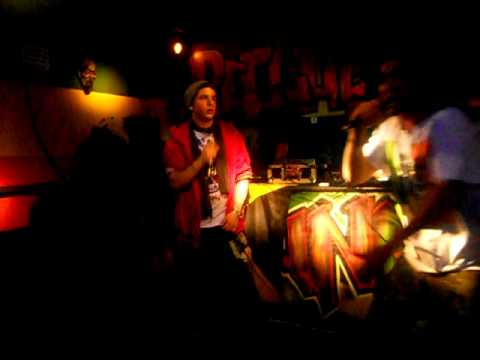 BUFFLEMAN & OMEGASTYLE "Tienen" Blazing Fire Reggae Club Enero 2012