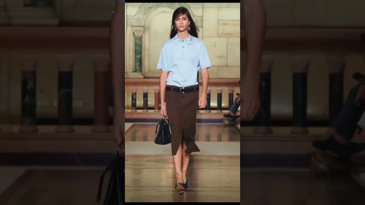 Loli Bahia best walk for Tory Burch💙#runway #fashion #shortsviral #feed #foryou #supermodel#ytviral
