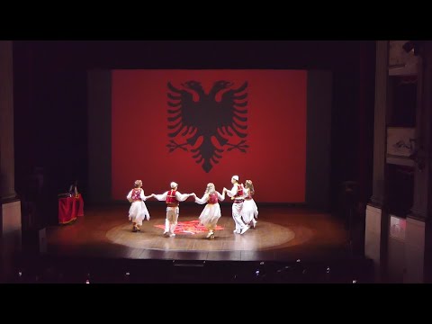 Festa della comunità albanese nel "giorno della bandiera"