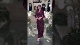 فستان بورغندي مخملي بنقشة أوراق ولمسة قلب