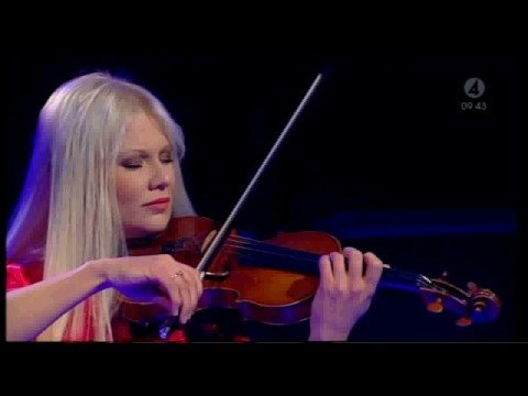 Anna Nygren (features Linda Lampenius) performing Höstvisa
