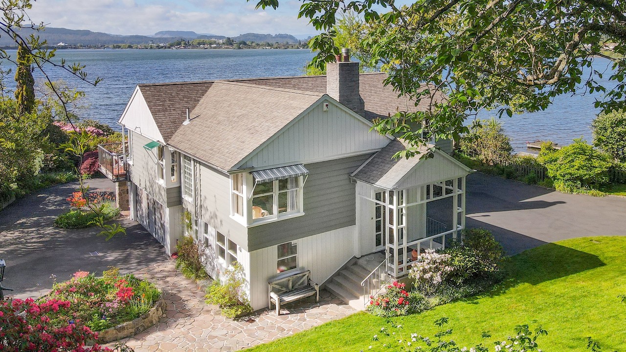 Timeless Lakeside Living at Kawaha Point