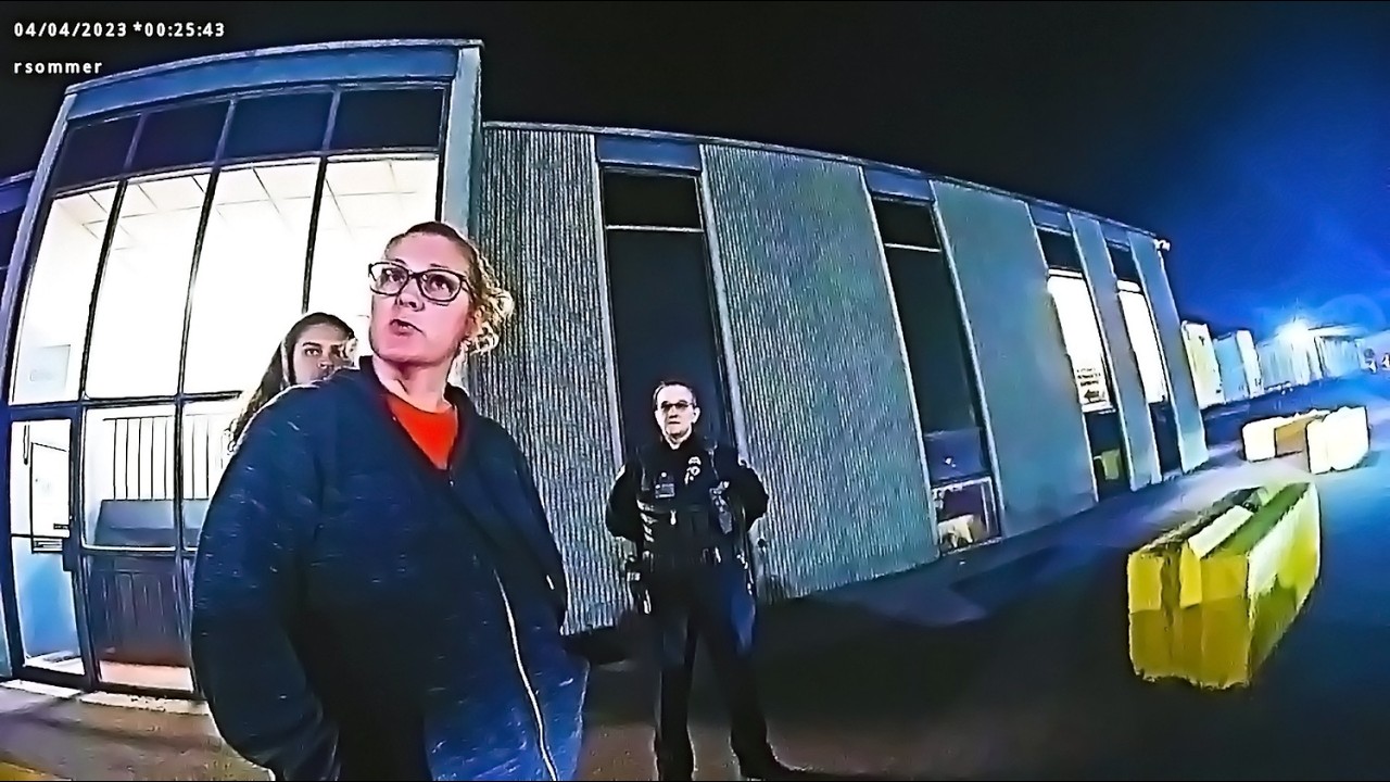 29yo Needs His Mom to Fight the Cops