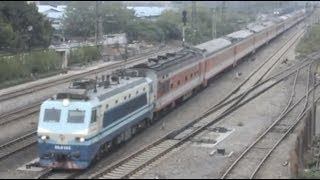 preview picture of video '[China Railway]SS8+25G Jingguang Line Express Trains Passing Tangxi 京広線快速棠渓通過'