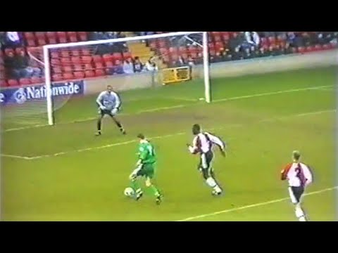 Yeovil impressive win 2-0 away at Woking - 2001/02