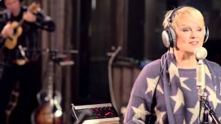 Katri Helena - Taivaan Tie (Studio live)