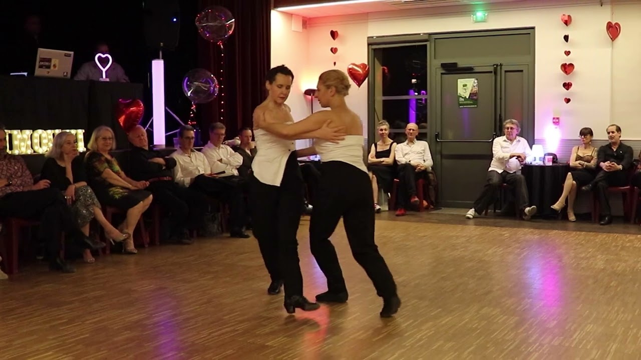 Video thumbnail for Limouzi Tango Mini 2025 - Démonstration de Maria Filali & Sigrid Van Tilbeurg