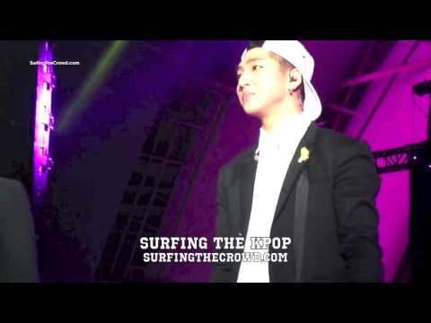 Baro (B1A4) cutely dropping his scarf during Lonely - KMF 2014 (140503) Korean Music Festival