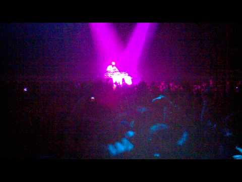 Dj Chuckie @ Avicii Le7els