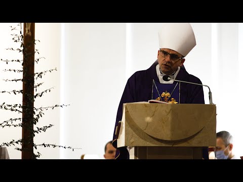 Bp Chrząszcz w Kościele Stacyjnym: W jałmużnie nie chodzi o to, by dawać pieniądze, ale by być