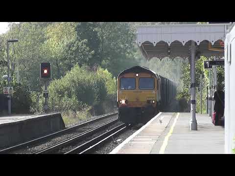 (HD) GBRf 66705 'Golden Jubilee' passes High Brooms working 4E19 - 3/10/11