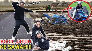 Download lagu A kid dared to take SAPUTRA'S ZX motorcycle, and suddenly fell into a ditch. The motorcycle was s... mp3 Download lagu A kid dared to take SAPUTRA'S ZX motorcycle, and suddenly fell into a ditch. The motorcycle was s... mp3