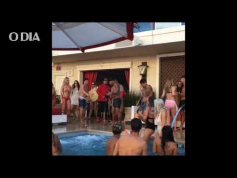 Neymar participa de festa na piscina