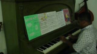 Brandon Kelley playing piano - age 11 - Fur Elise