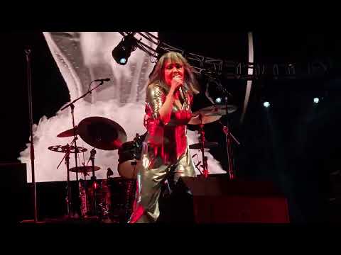 "DEAR PRUDENCE" by SIOUXSIE SIOUX ! ! ! live, 5/21/23 @ Cruel World Fest 2023 ! ! !