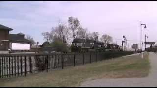 preview picture of video 'NS Train @ Fostoria - Listen to that ex-Conrail EMD!'