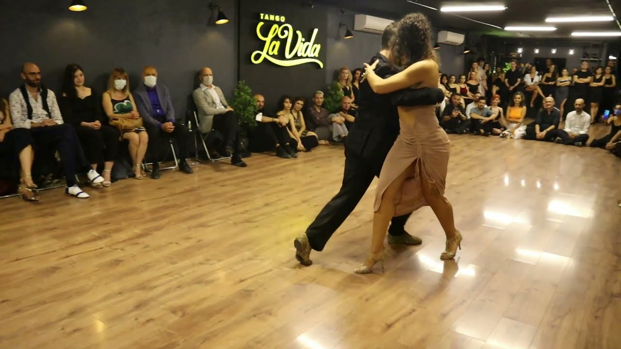 Video thumbnail for Mert Moran & Dilara Zorlu   3/4  Pedro Laurenz -La Vida Es Uma Milonga   Tango La Vida Golden Nights