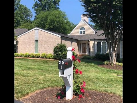 Berkshire Hathaway HomeServices Smith Mountain Lake Real Estate - 30 Island Green DR #4