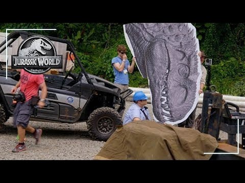 Chris Pratt's Video Diaries: Indominus Paddock | Behind The Scenes | Jurassic World