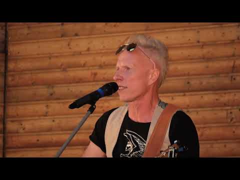 Matīss Pavītols. REDZ, KĀ ES STĀVU VISS (Mūzika un vārdi: Matīss Pavītols)