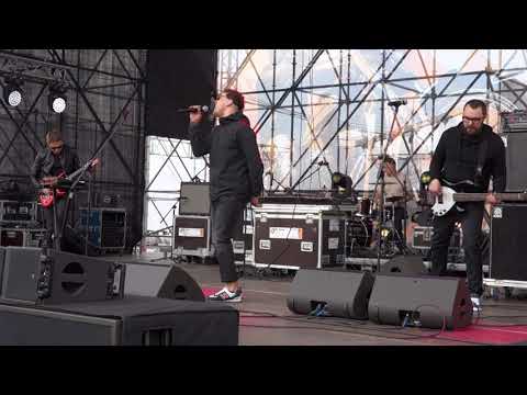 No comment band live