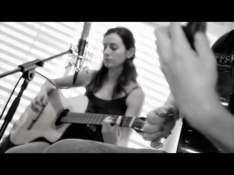 Luna Abu Nassar - Mishwar - مشوار  ( Live Acoustic )