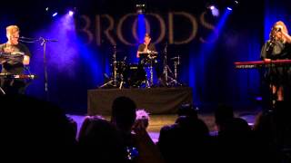 Broods - Pretty Thing live