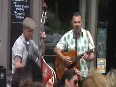 Dual-O-Sonics covers 'John Hardy' live in the street, La Trinquette, 06/2013