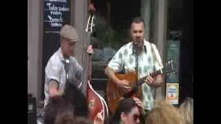 Dual-O-Sonics covers 'John Hardy' live in the street, La Trinquette, 06/2013