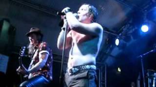 Terrorvision - Pretend Best Friend (LIVE)