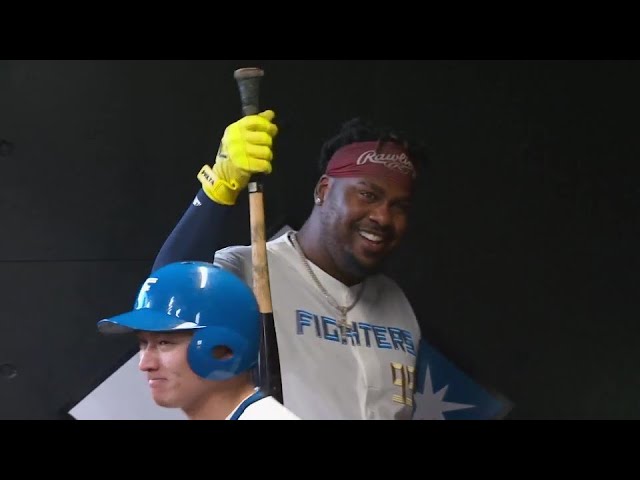 【8回裏】ファイターズ・レイエス センターへ同点となるソロホームランを放つ!! 2025年3月22日 北海道日本ハムファイターズ 対 東京ヤクルトスワローズ