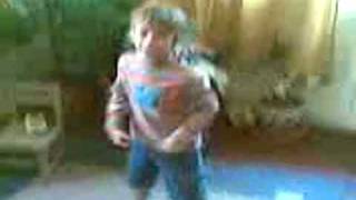 preview picture of video 'Hermanito Chico bailando Crazy Frog'