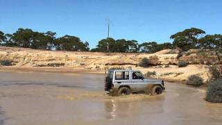 preview picture of video 'Landcruiser Bundera - water crossing - Morgan Quarry - Feb 2011 - Full HD 1080p'