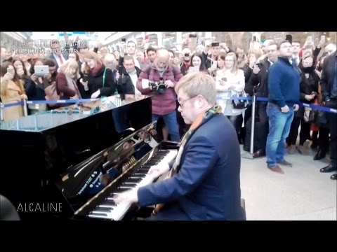 Alcaline, le Mag : Les news avec Lambert Wilson, Jacques, Elton John...