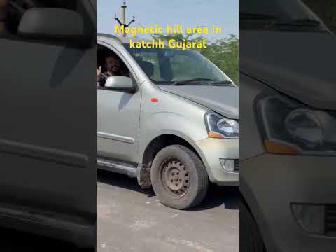 Magnetic hill area in katchh (kalo dungar) Gujarat #trending #travel #amazing,  car automatic moving